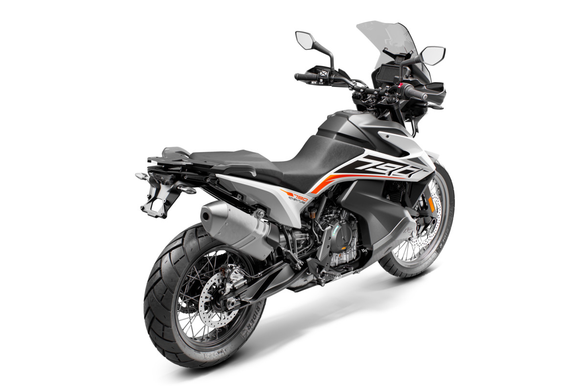 261016_790 ADV White MY19 Rear-Right