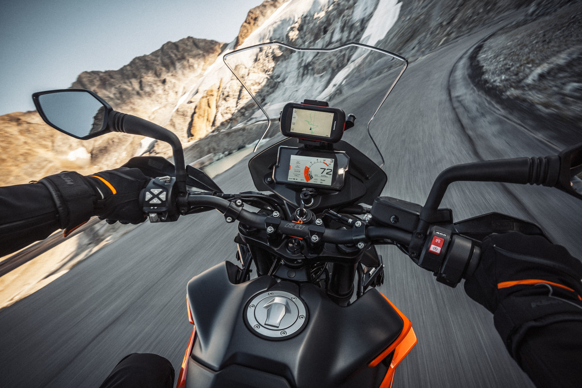 359582_MY21 KTM 890 ADVENTURE_ Action