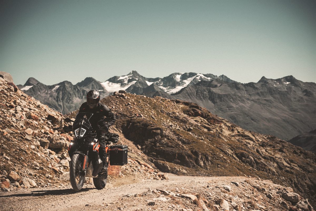 359569_MY21 KTM 890 ADVENTURE_ Action