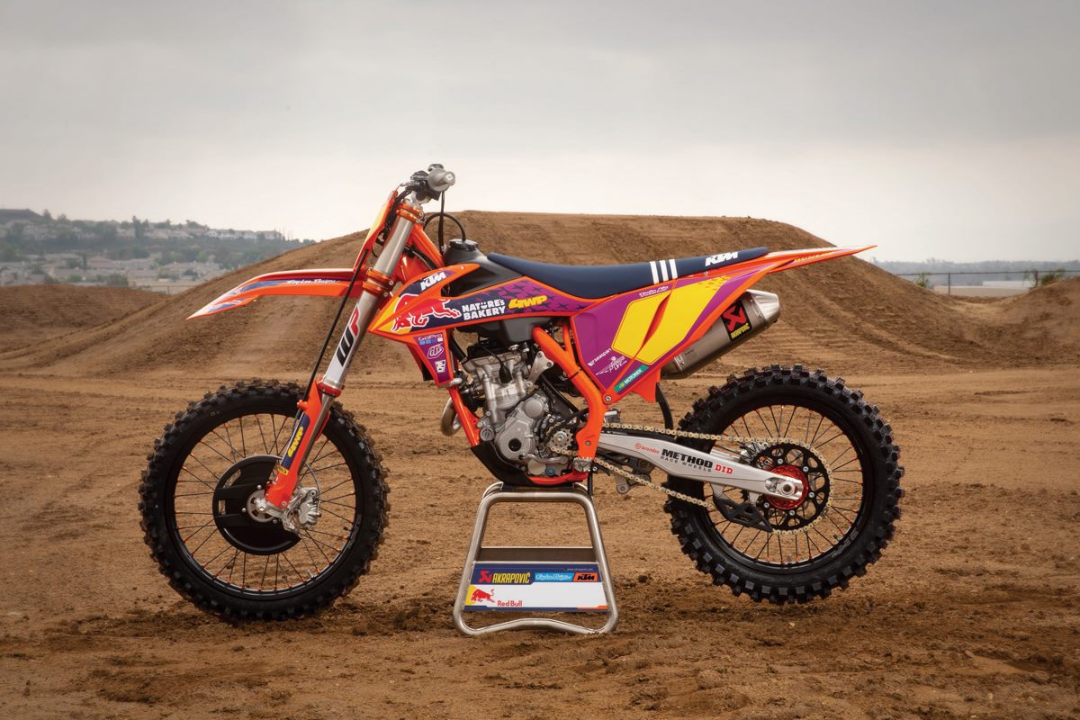 KTM 250 SX-F TLD static.jpg