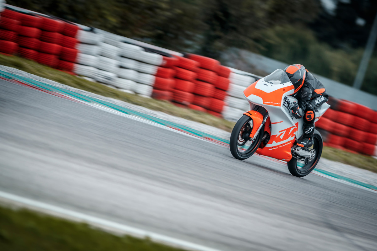 KTM RC4R in Action