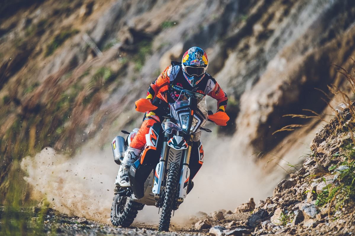 KTM 890 ADVENTURE R RALLY_Action Sam Sunderland.jpg