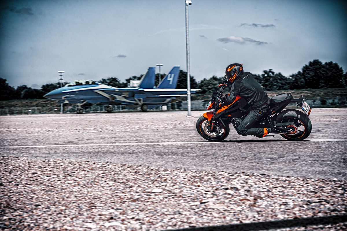 365410_2021 KTM 890 DUKE