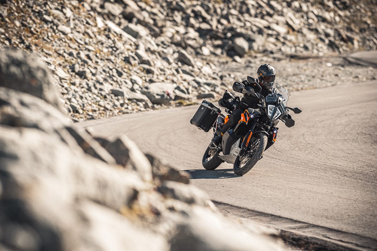 MY21 KTM 890 ADVENTURE action.jpg