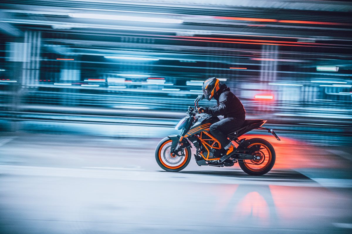 KTM 125 DUKE - Action