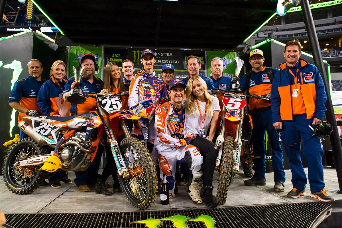 SX Team_Dungey_Musquin_podium_Dallas 2015