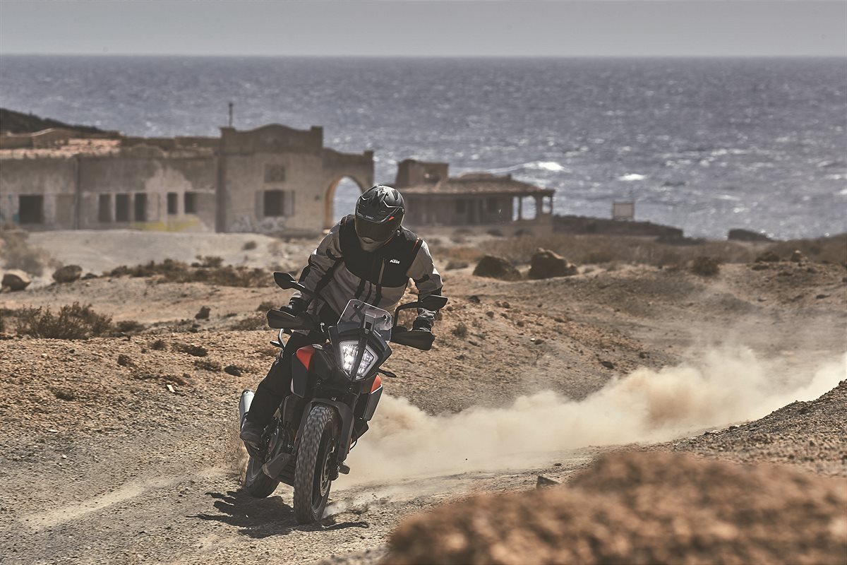 338718_KTM_390_ADVENTURE Action _55_