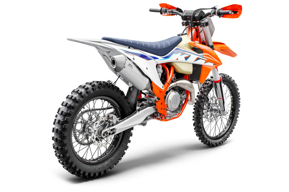 377797_450 XC-F MY22 Rear-Right