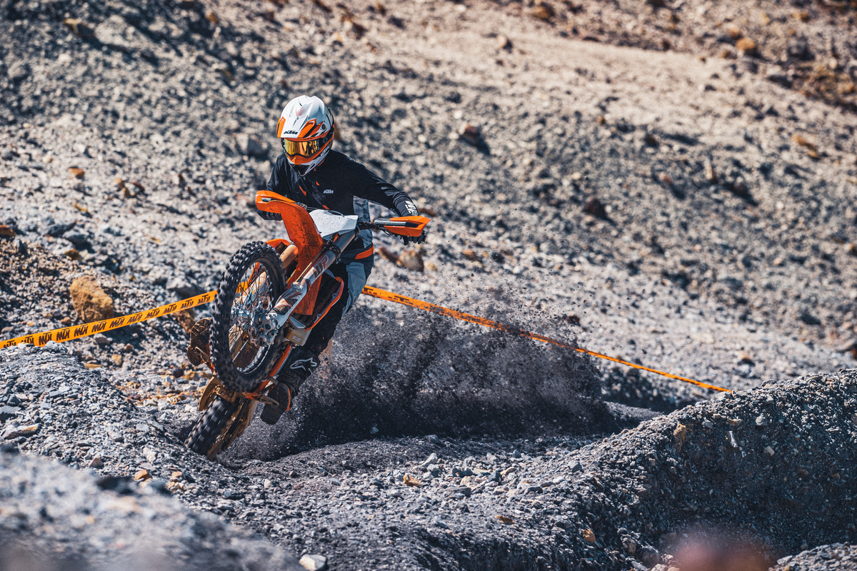 381229_MY22 KTM 350 XC-F _ US - Cat B