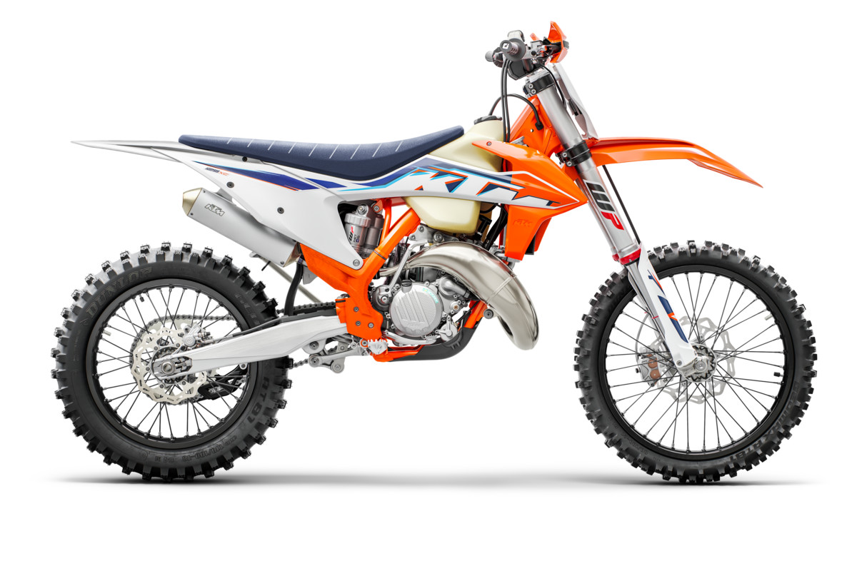 377780_125 XC MY22 90-Right
