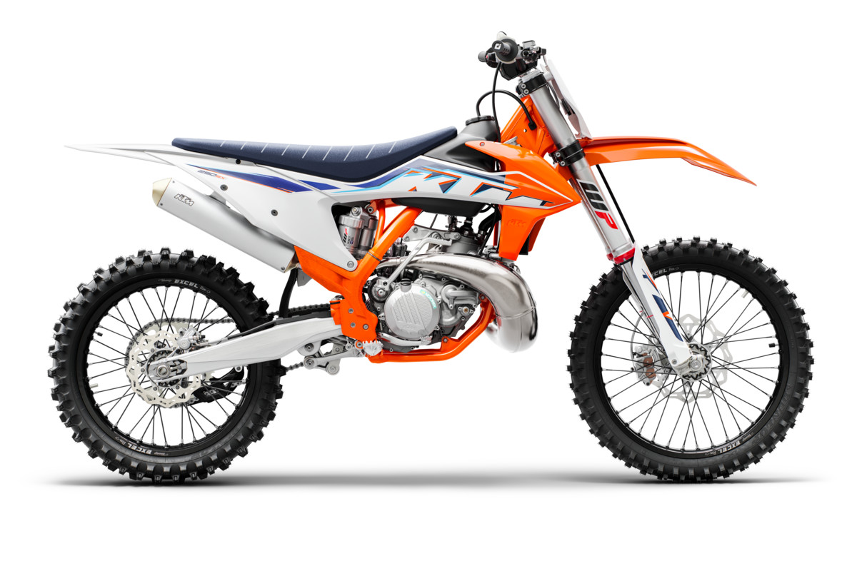 377768_250 SX MY22 90-right