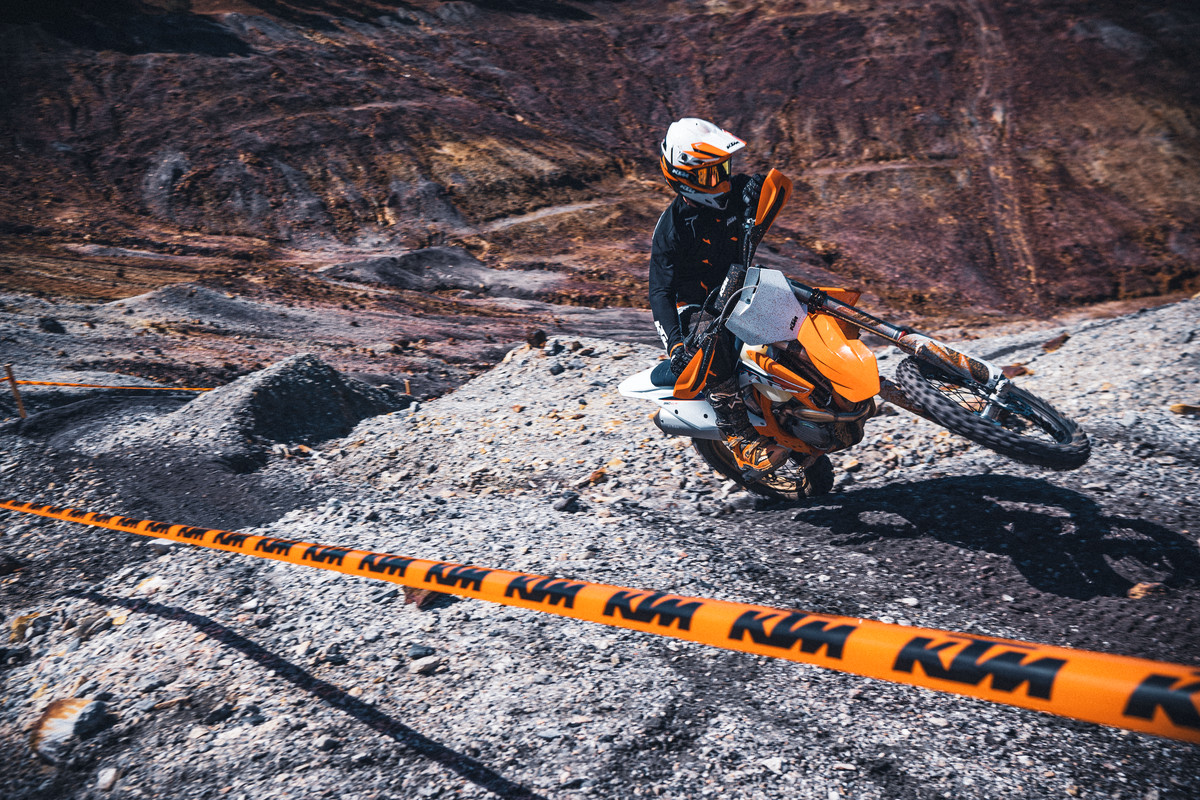 383689_MY22 KTM 350 XC-F _ NA