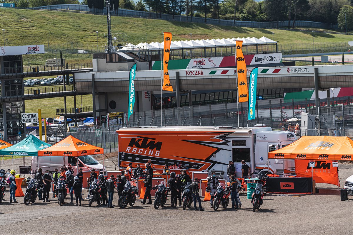KTM ADVENTURE-31