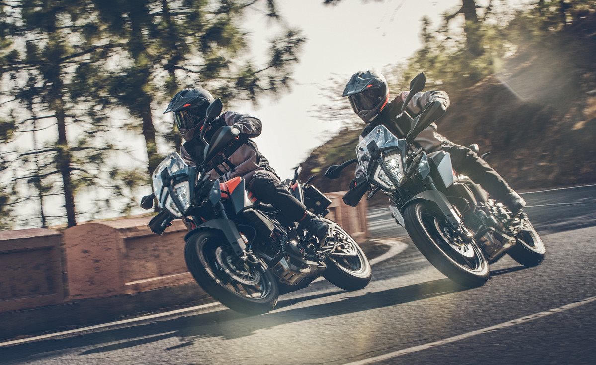 338704_KTM_390_ADVENTURE Action _4_
