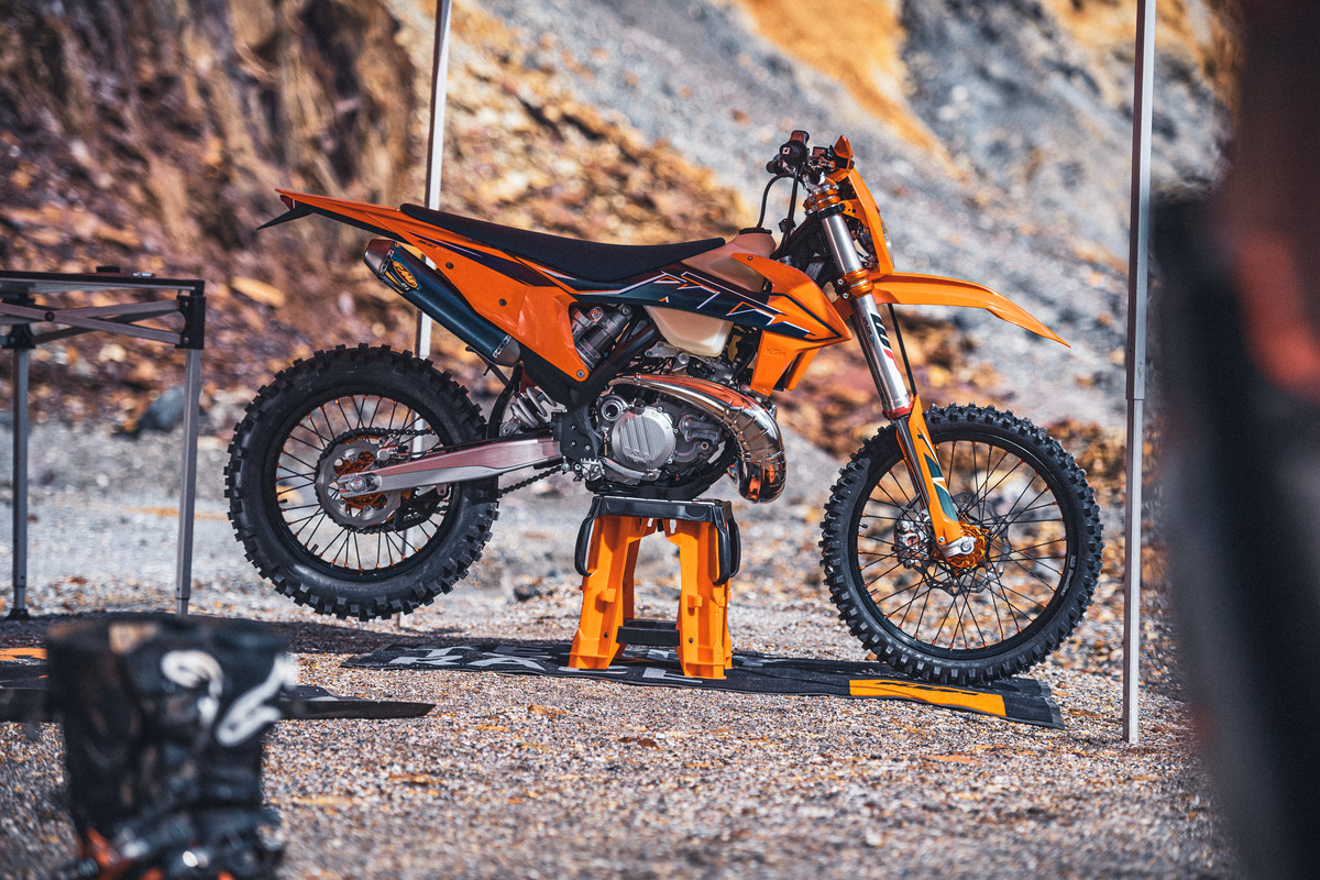 383662_MY22 KTM 300 XC-W TPI