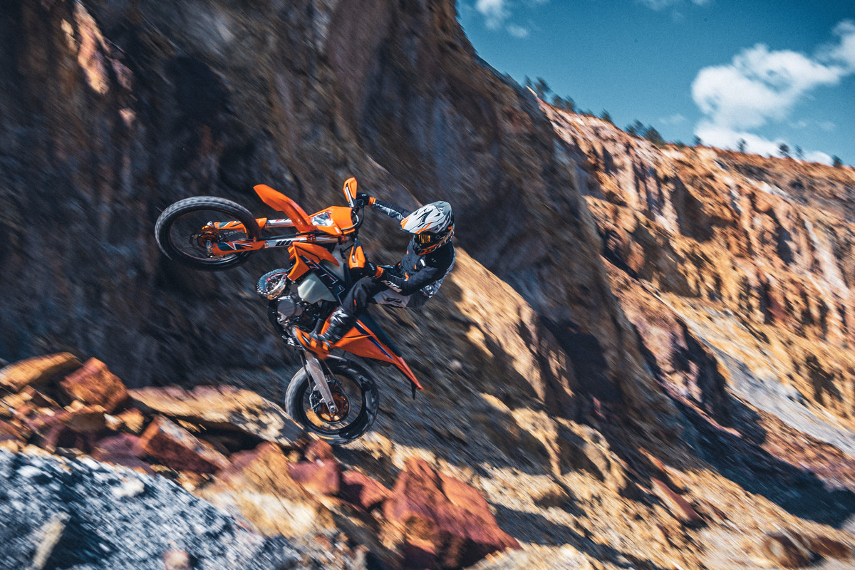381225_MY22 KTM 250 XC-W TPI_300 XC-W TPI