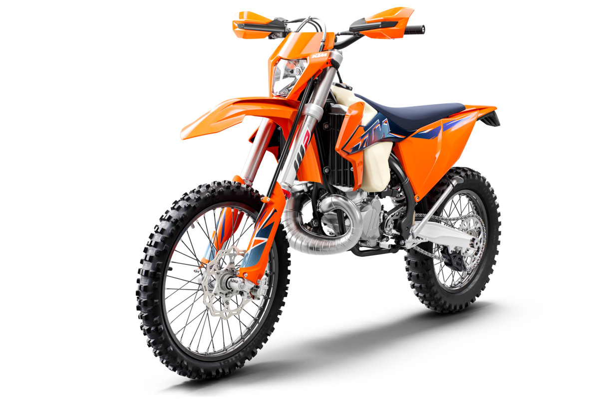 FRESH IN DEALERS: THE 2022 KTM EXC AND XC-W RANGE IS READY TO