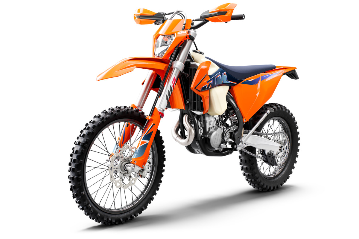 FRESH IN DEALERS: THE 2022 KTM EXC AND XC-W RANGE IS READY TO