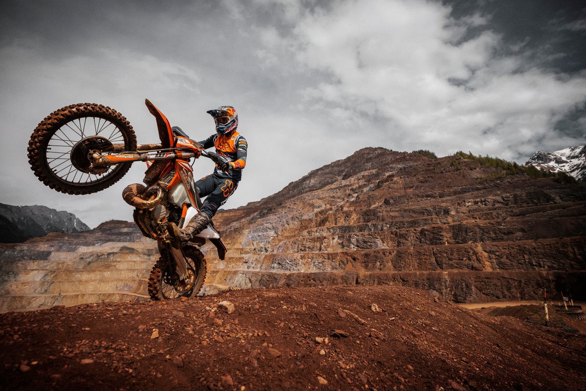 LIFT THE COVERS: THE 2022 KTM 300 EXC TPI ERZBERGRODEO IS THE MOST