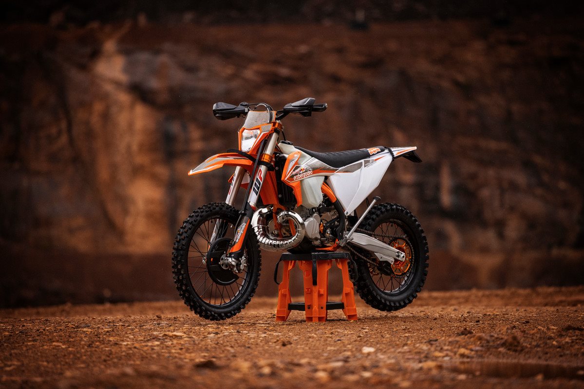 LIFT THE COVERS THE 2022 KTM 300 XCW TPI ERZBERGRODEO IS THE MOST