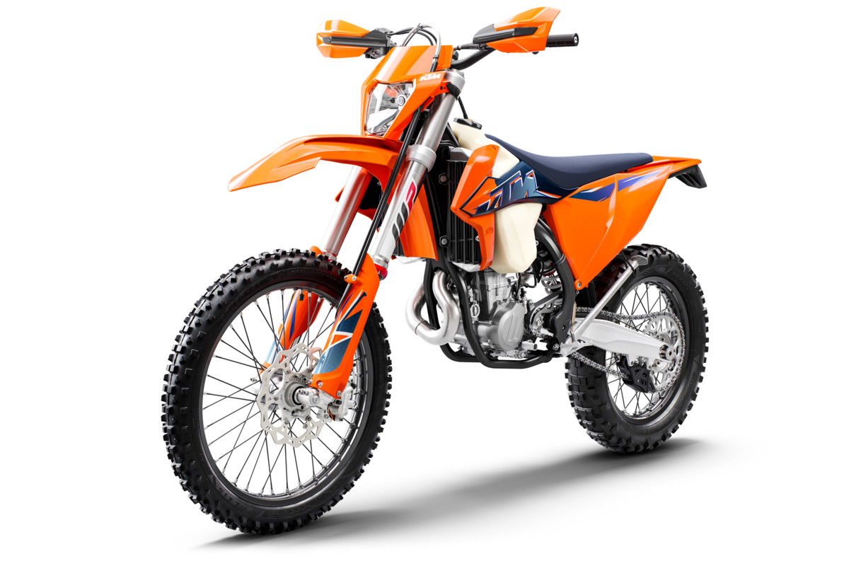 378298_500 EXC-F MY22 Front-Left