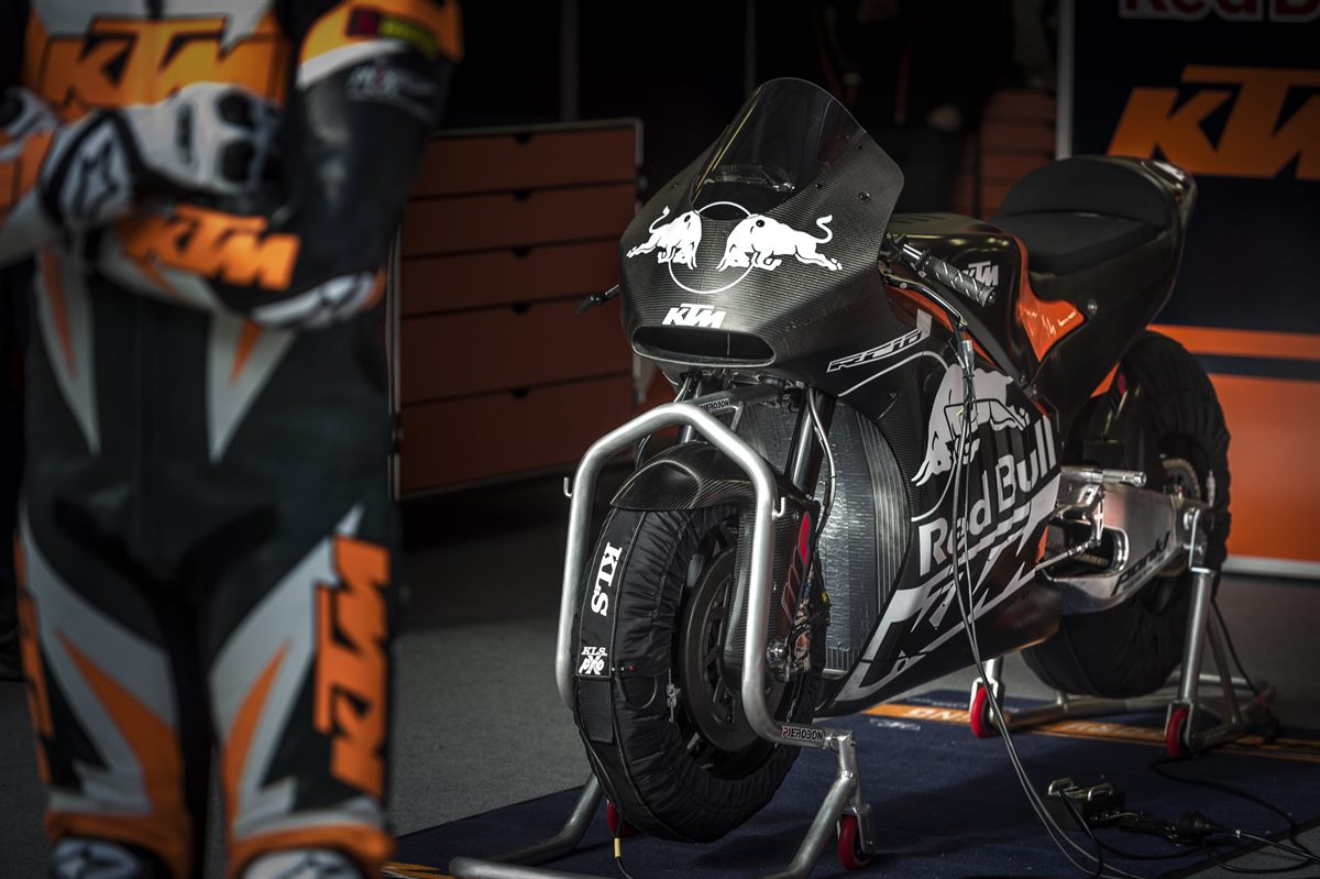 PP_KTM_Rollout_291015_0749