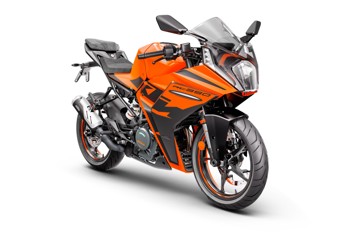 2022 KTM RC 390 STUDIO 001