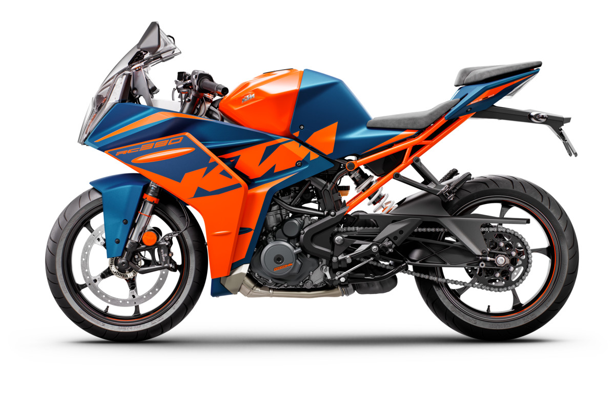 2022 KTM RC 390 STUDIO 004