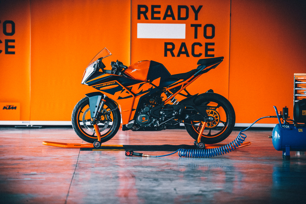 2022 KTM RC 390 STATIC