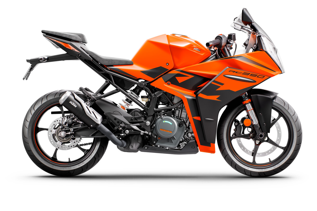 2022 KTM RC 390 STUDIO 002