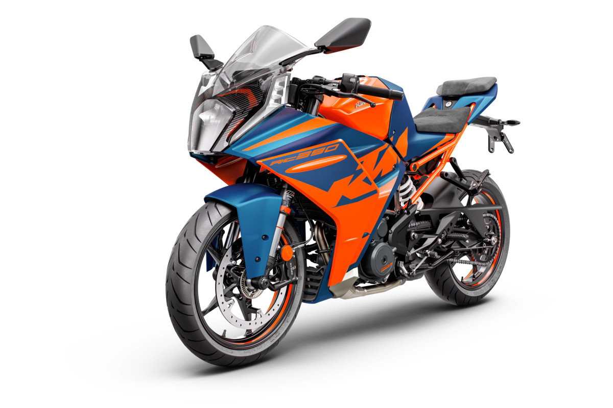 2022 KTM RC 390 STUDIO 008