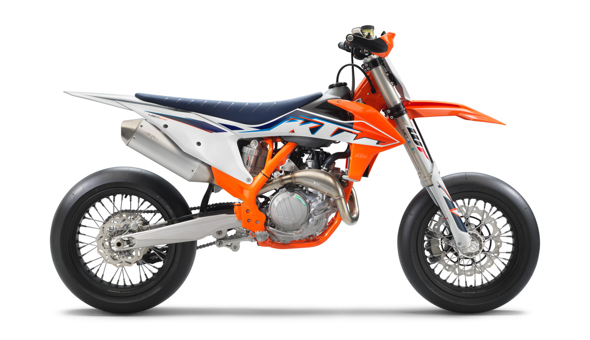 388045_450 SMR 90de_ri MY2022