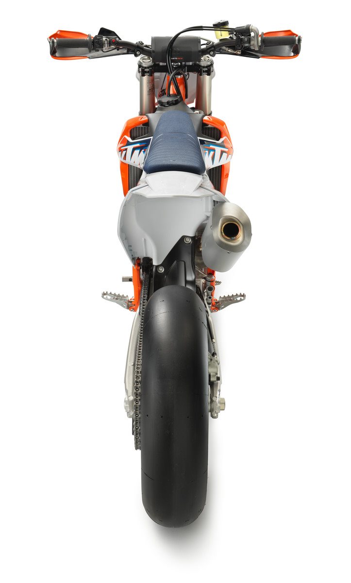 388047_450 SMR 90de rear MY2022