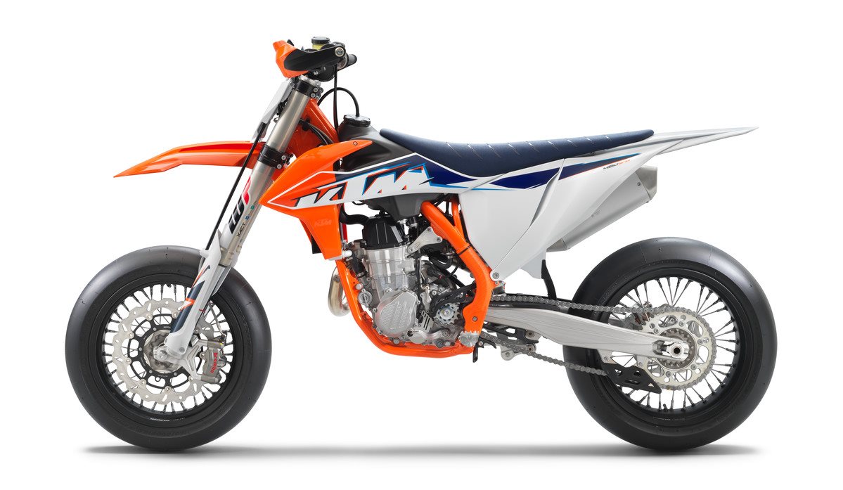 388044_450 SMR 90de_le MY2022