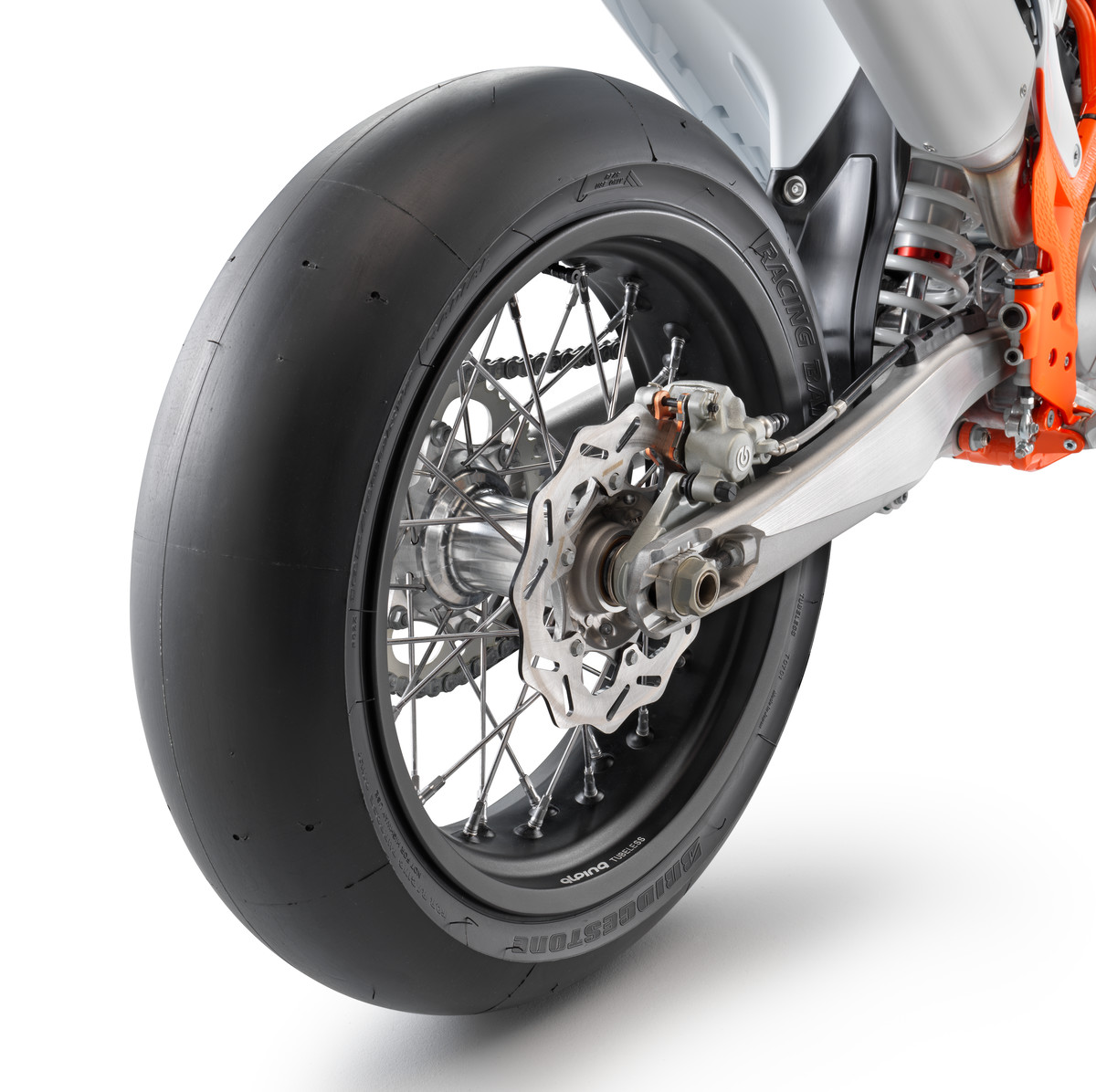 388056_450 SMR rear_wheel_MY2022