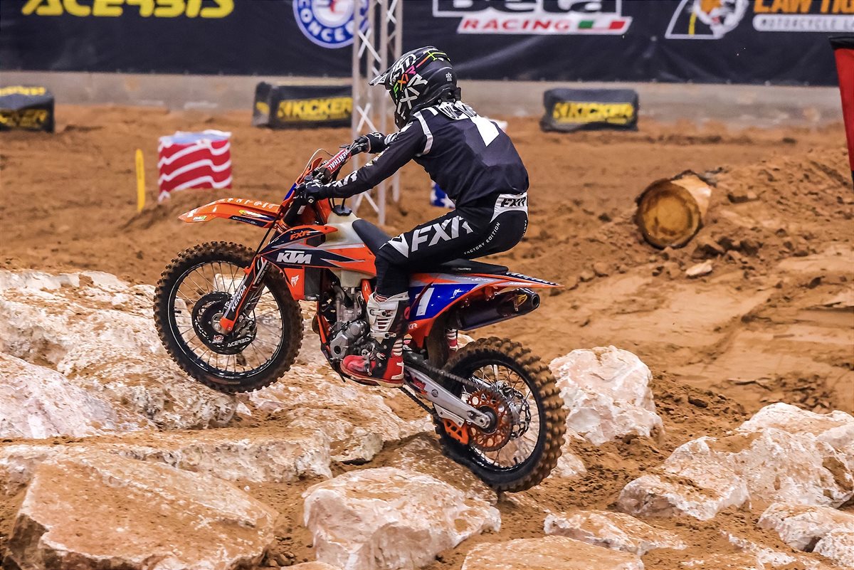 SHELBY TURNER.- ROUND 2 01
