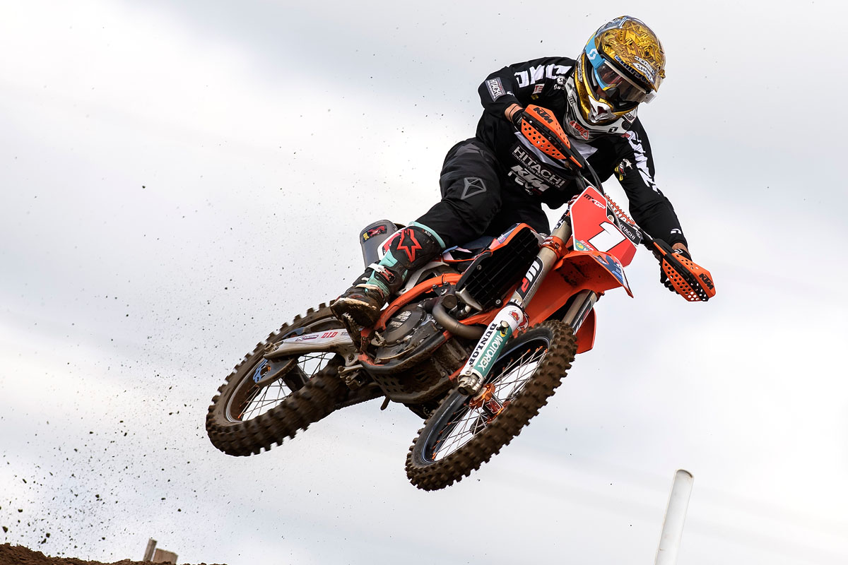 Shaun Simpson - action