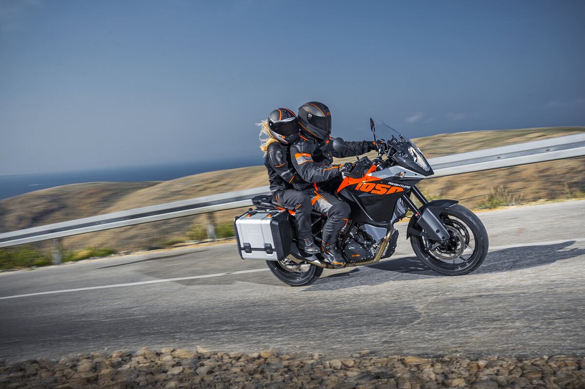 KTM 1050 Adventure - action2