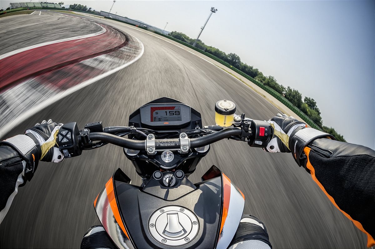 690 Duke R_Action_6