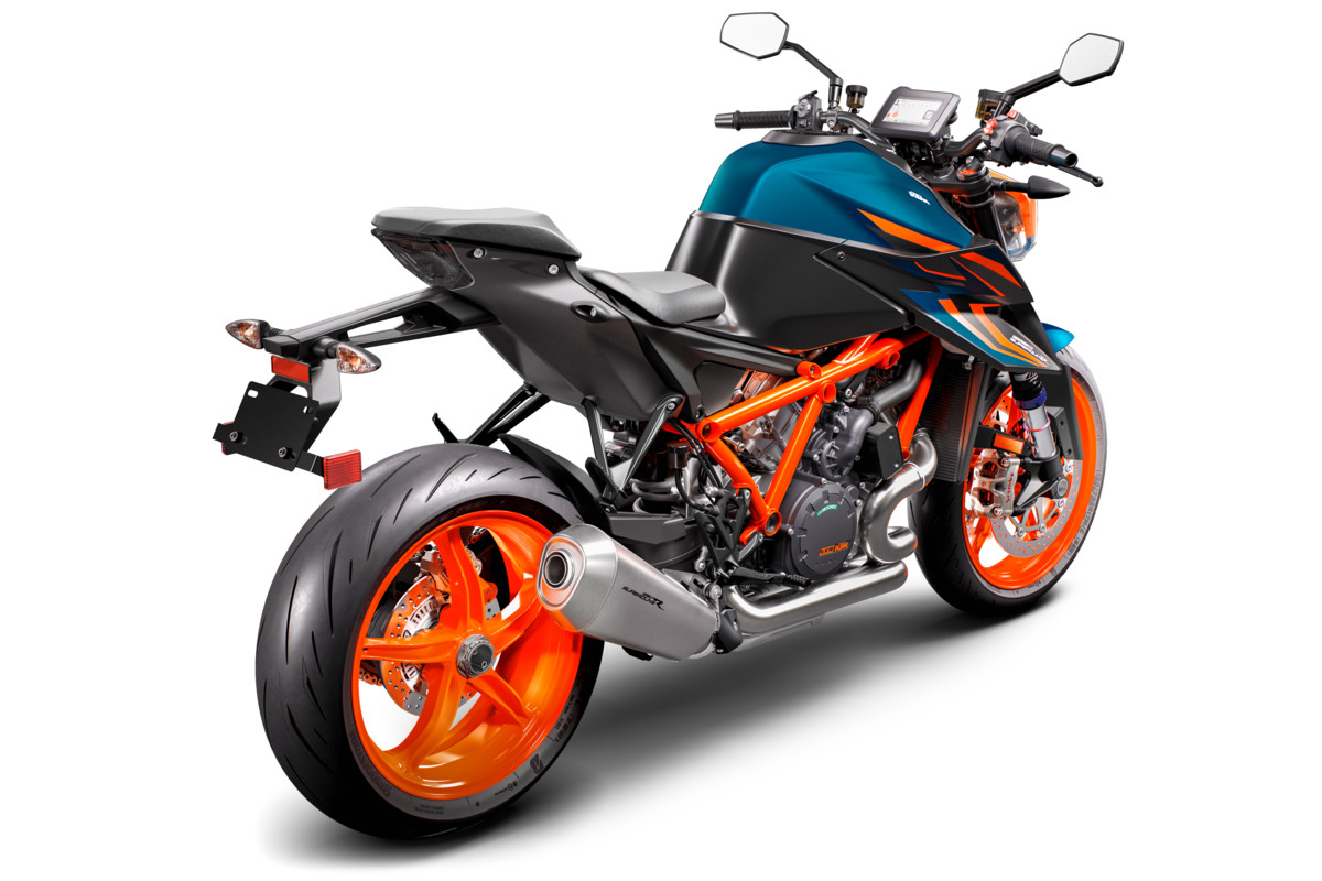415771_MY22 KTM 1290 SUPER DUKE R EVO - US _45_ right rear_