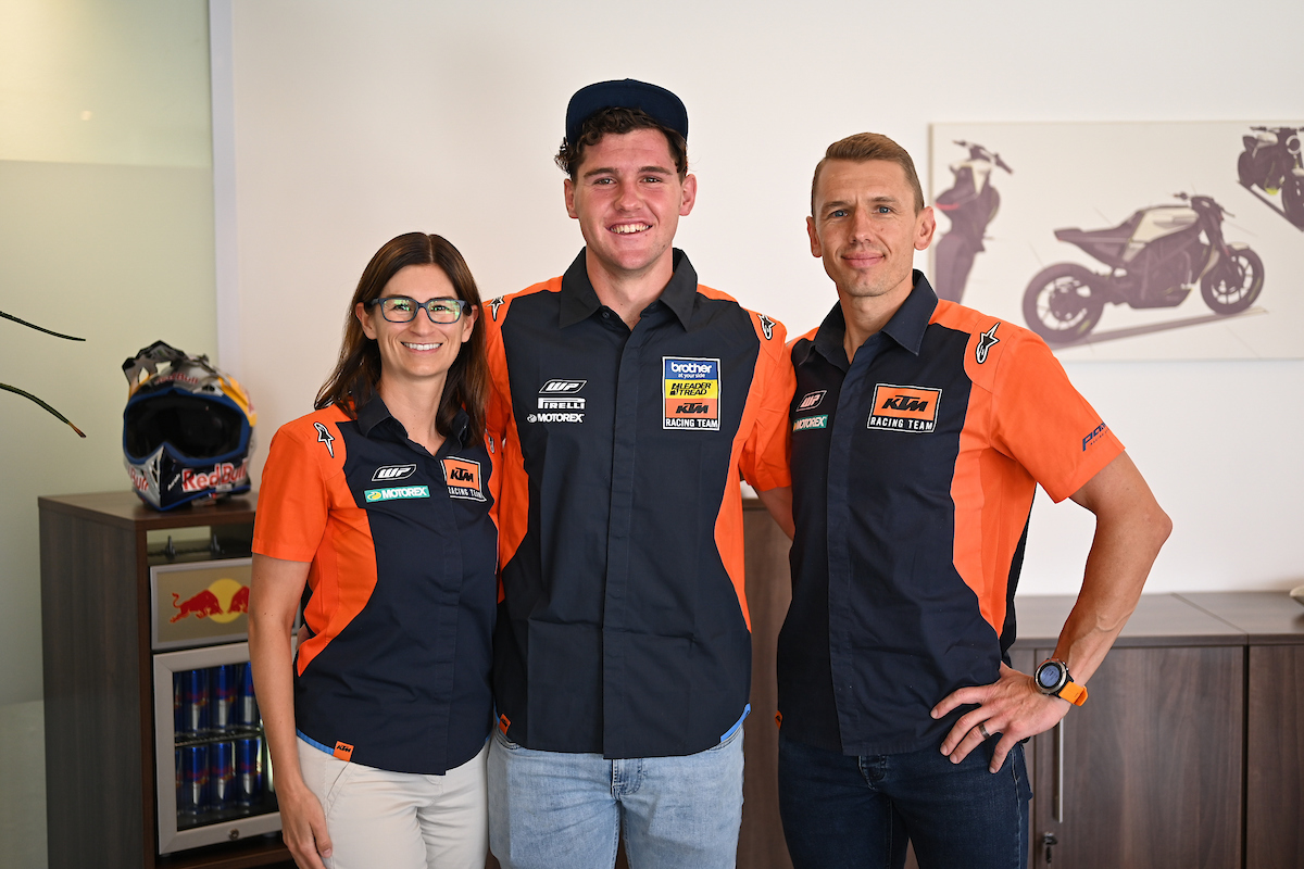 Scott Heygate signs with Brother Leader Tread KTM