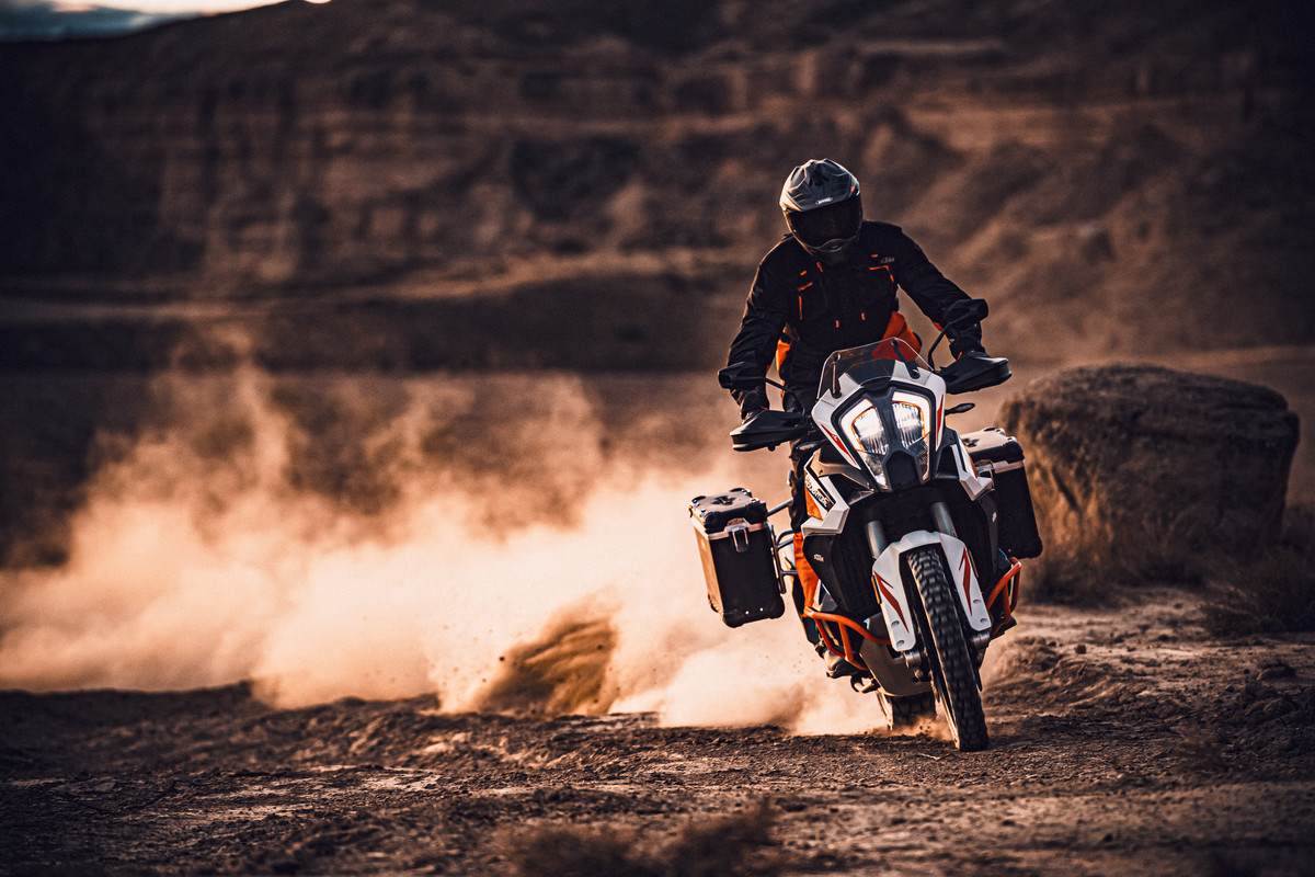 371524_MY22 KTM 1290 SUPER ADVENTURE R_ Action