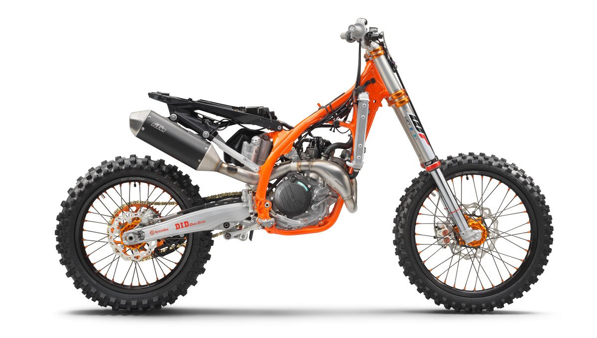 420383_450 SX-F Factory Edition 90 de ri stripped_MY22