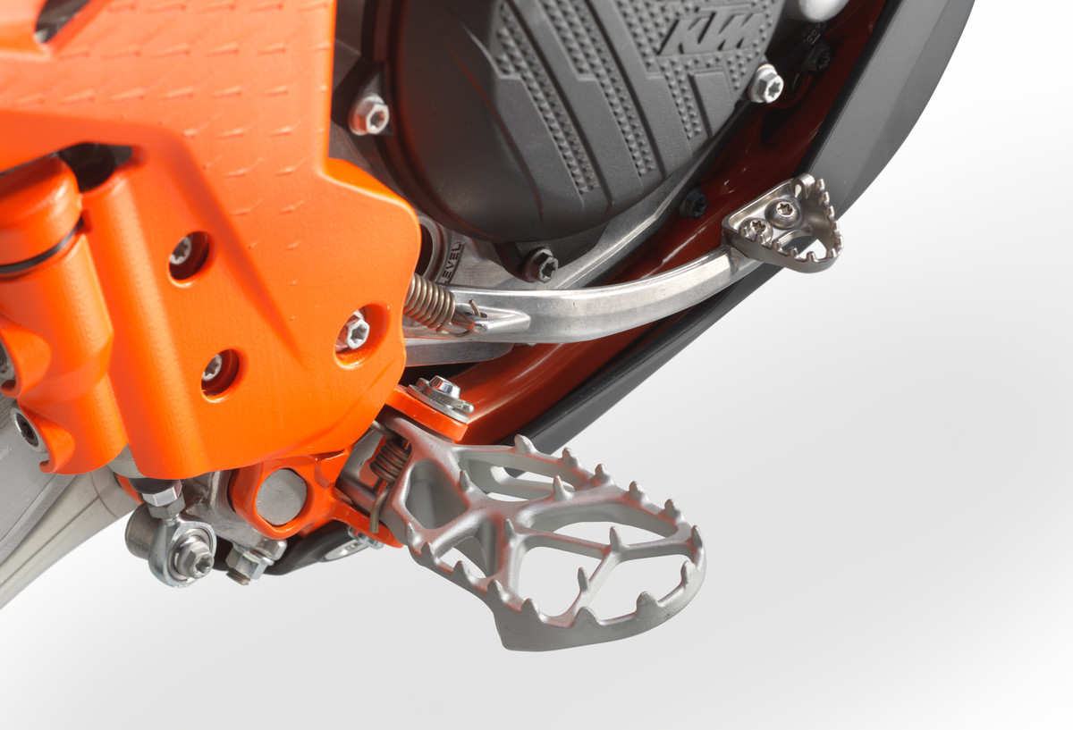 420384_450 SX-F Factory Edition Footpeg_MY22