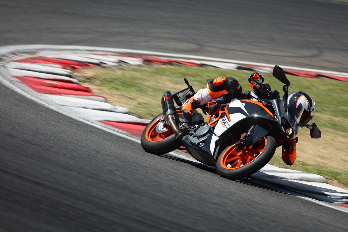 150971_KTM RC 390 MY 2017