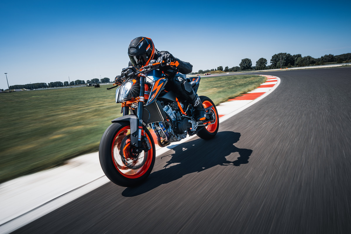 2022 KTM 890 DUKE R