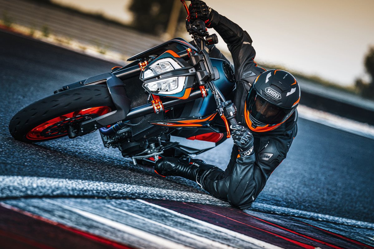 2022 KTM 890 DUKE R