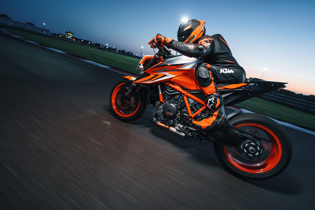 411674_MY22 KTM 1290 SUPER DUKE R - Cat B
