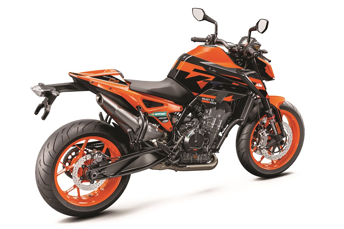 424727_MY22 890 DUKE GP ORANGE _45_ Rear-Right_