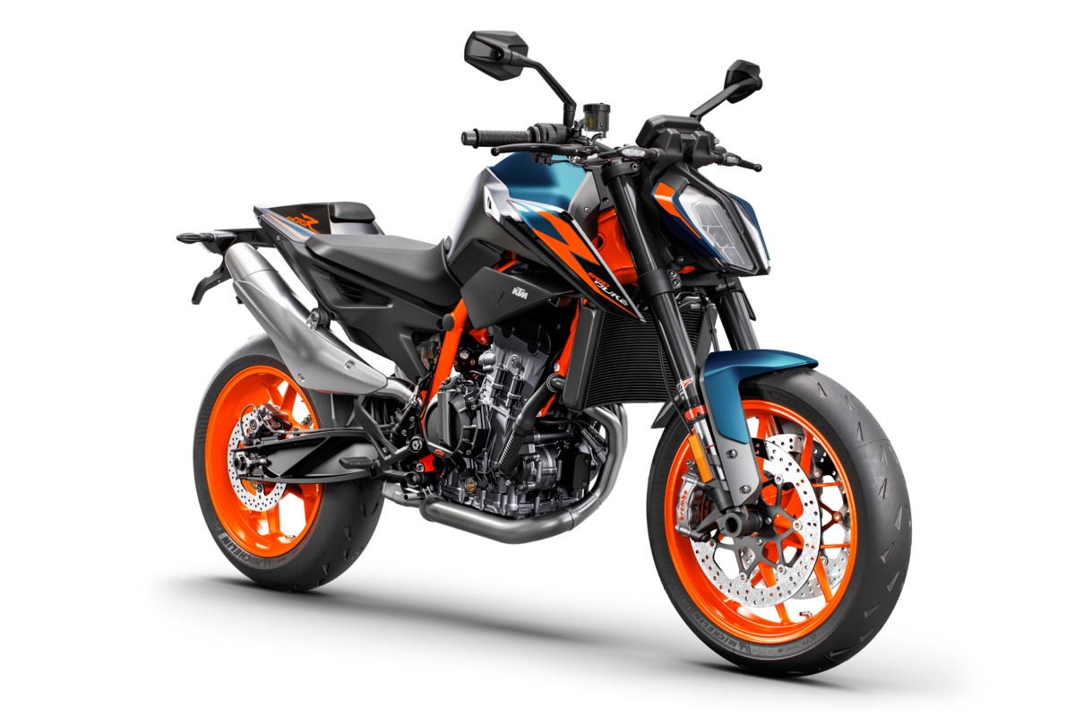 410631_MY22 KTM 890 DUKE R _45_ right front_